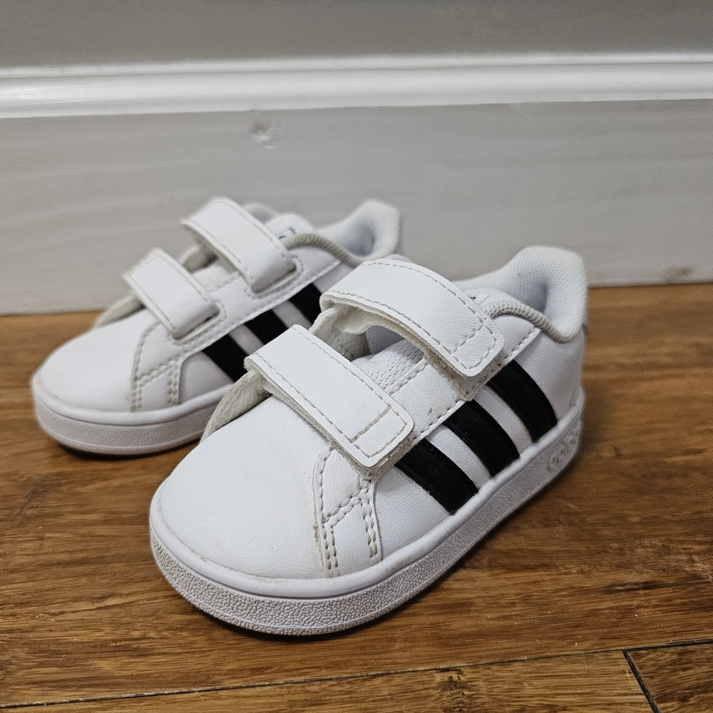👟 Adidas Toddler Size 5 Grand Court White Black 3-Stripes Velcro Sneakers